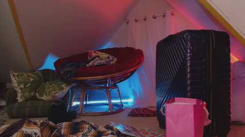 naomidee @ myfreecams on 20240426