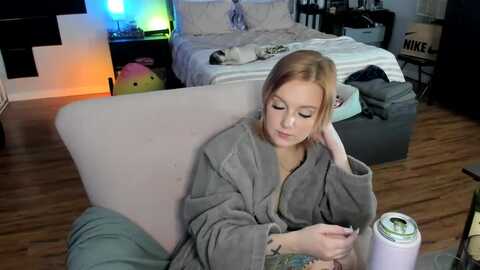 lizzysmallz @ myfreecams on 20240427