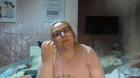 yummymummy39 @ myfreecams on 20240427