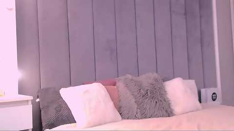 selenalo @ myfreecams on 20240429