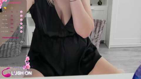 white_flwer @ myfreecams on 20240430