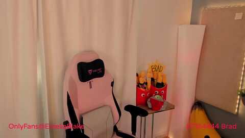 mightyemelia @ myfreecams on 20240502