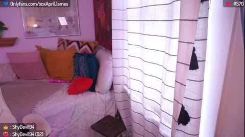 apriljames @ myfreecams on 20240503