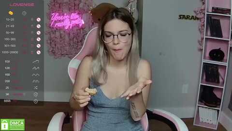 sarahsweets18 @ myfreecams on 20240504