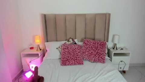 skinny_bluee @ myfreecams on 20240504