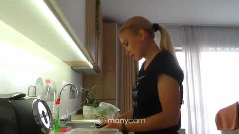 hrystina_ @ myfreecams on 20240507