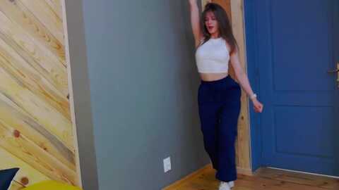 lesliekat @ myfreecams on 20240508