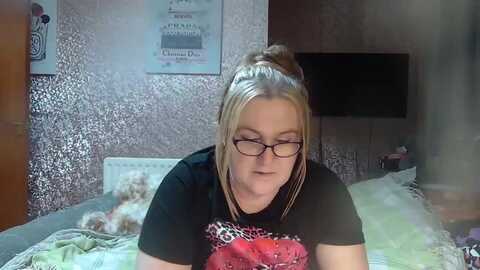 yummymummy39 @ myfreecams on 20240508