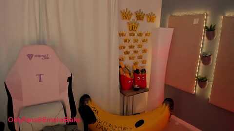 mightyemelia @ myfreecams on 20240511
