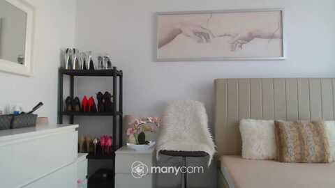 hrystina_ @ myfreecams on 20240516