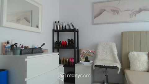hrystina_ @ myfreecams on 20240518