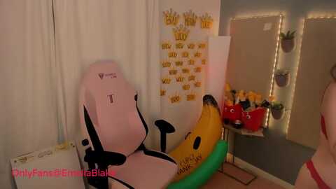 mightyemelia @ myfreecams on 20240518
