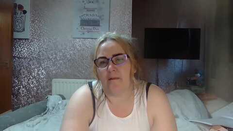 yummymummy39 @ myfreecams on 20240519