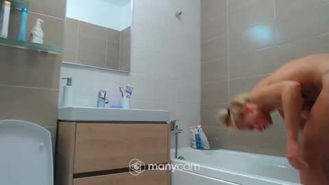 hrystina_ @ myfreecams on 20240521