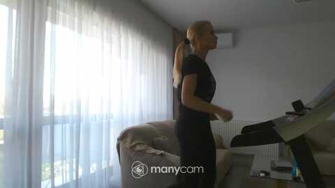hrystina_ @ myfreecams on 20240522