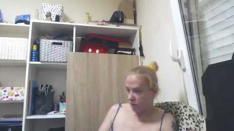 lorenarubia @ myfreecams on 20240525