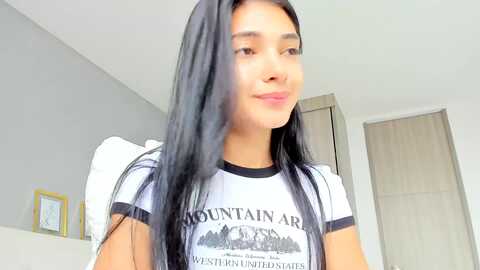 emmily_ @ myfreecams on 20240528