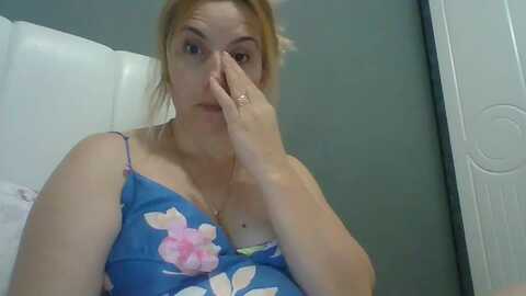 siara @ myfreecams on 20240528