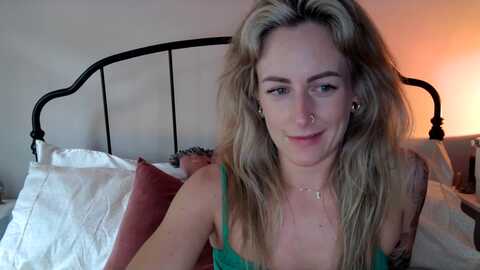 lena_bee