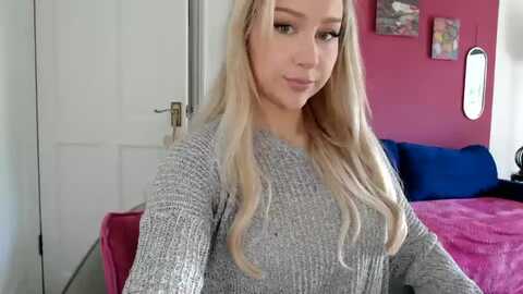 petiteavax @ myfreecams on 20240529