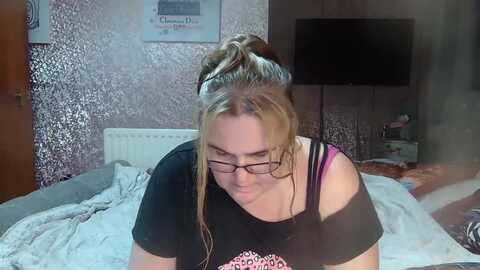 yummymummy39 @ myfreecams on 20240529