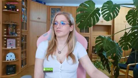 monicmoon18 @ myfreecams on 20240530