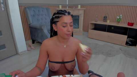 nickyluxe @ myfreecams on 20240601