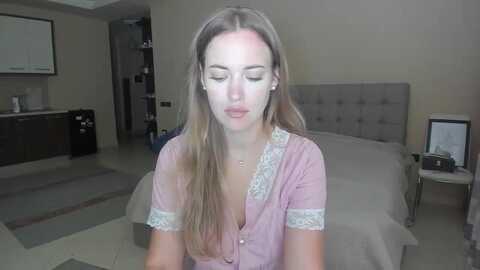 skysunflower @ myfreecams on 20240602