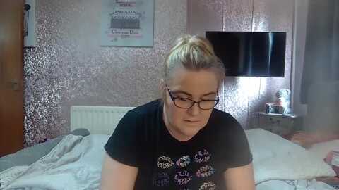 yummymummy39 @ myfreecams on 20240603