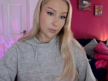 petiteavax @ myfreecams on 20240604