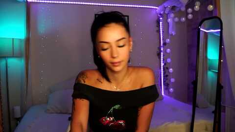 naomii18 @ myfreecams on 20240608