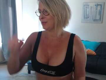 lilie69 @ stripchat on 20230907
