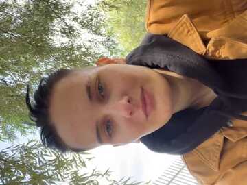 yourleona @ stripchat on 20230909