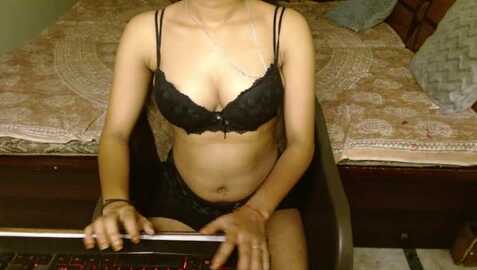 your_shivani @ stripchat on 20230912