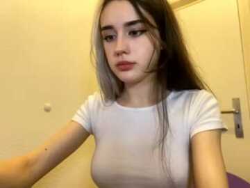 nerina_ @ stripchat on 20230913