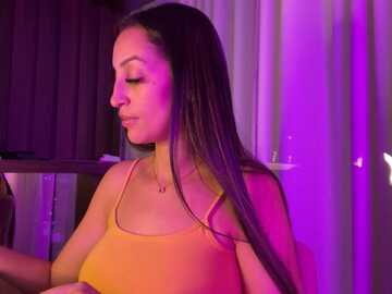 bellelouise @ stripchat on 20230921