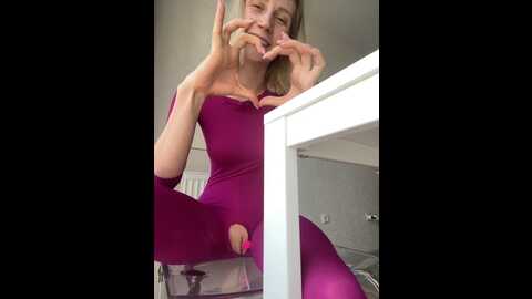 feral_berry_156 @ stripchat on 20230923