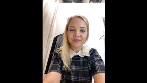 street_krystina @ stripchat on 20230926