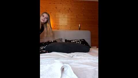 larablond @ stripchat on 20230927