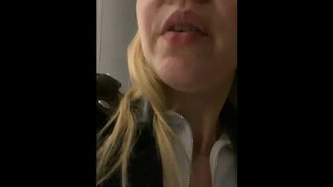 street_krystina @ stripchat on 20230927