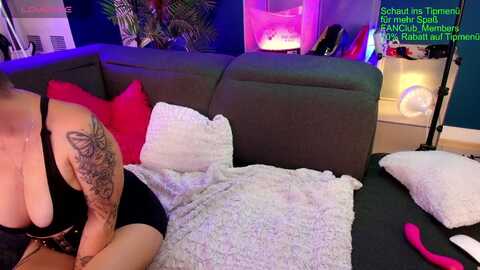 milf_and_tranny @ stripchat on 20231003