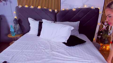 awww_ella @ stripchat on 20231005