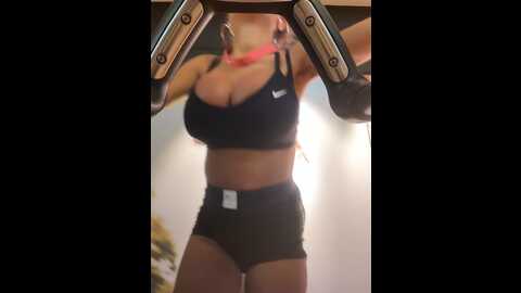 f3ckdolllucy @ stripchat on 20231007