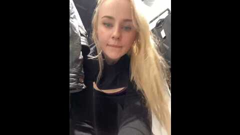 blueberry_eyess @ stripchat on 20231008