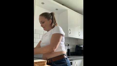 honeybluex @ stripchat on 20231010