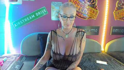 lolatralalaxx @ stripchat on 20231010