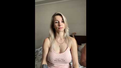 niki7377 @ stripchat on 20231010