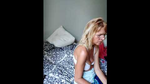 luna_natural @ stripchat on 20231011