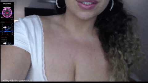 miamellycious @ stripchat on 20231011