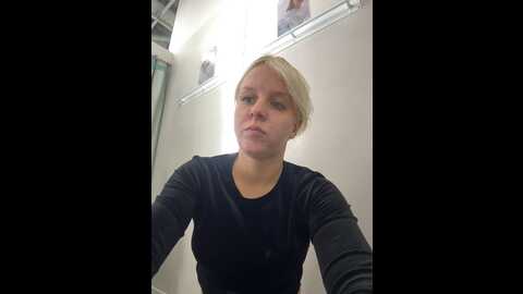 likacat @ stripchat on 20231012